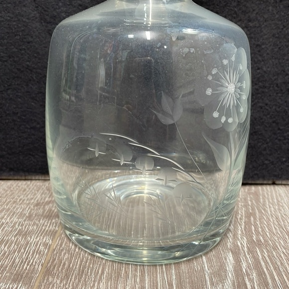 Vintage Glass Wine Liqueur Decanter with Stopper Etched Flowers - Picture 5 of 16